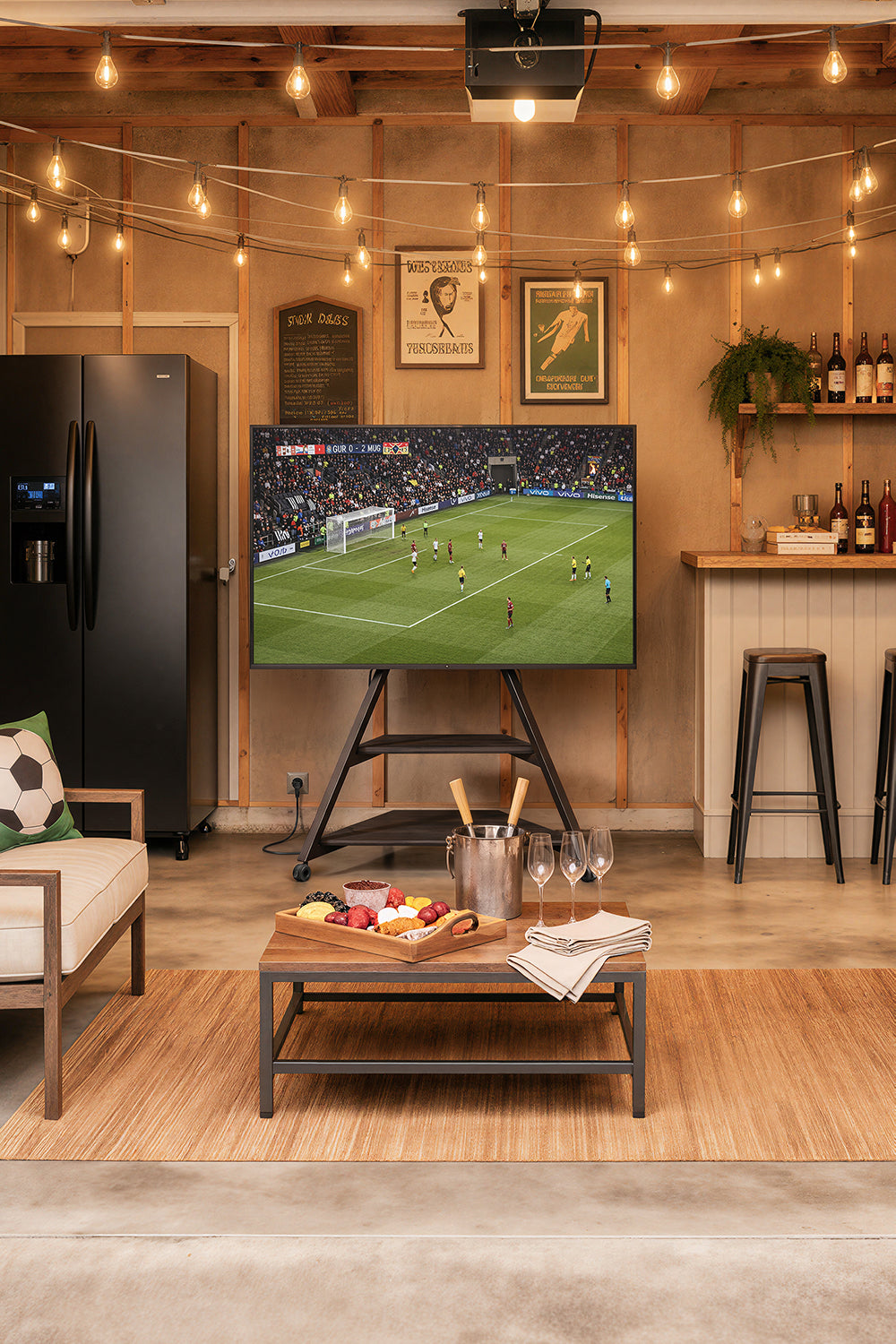Eiffel tragbarer Outdoor-TV-Ständer im Garten FITUEYES