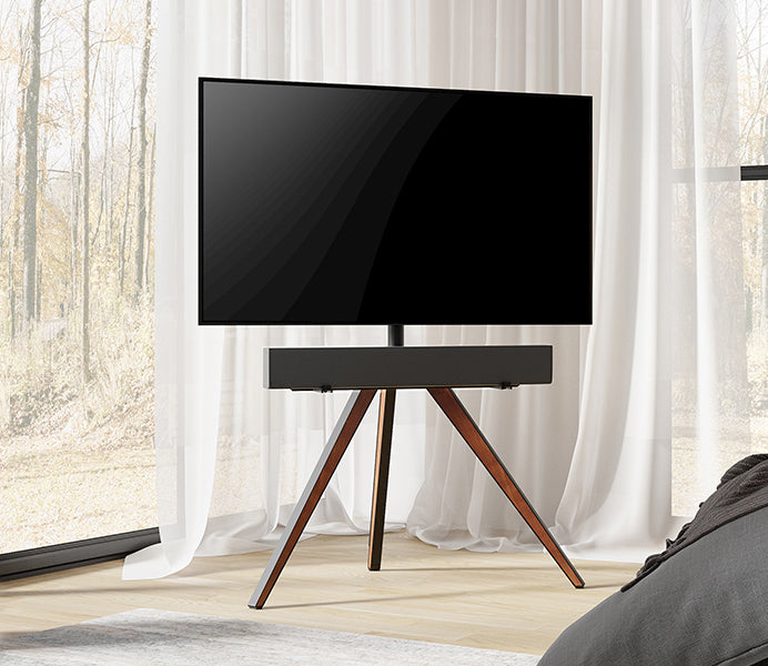 Nussbaumfarbener TV-Ständer mit Soundbar-Haltung im Wohnzimmer