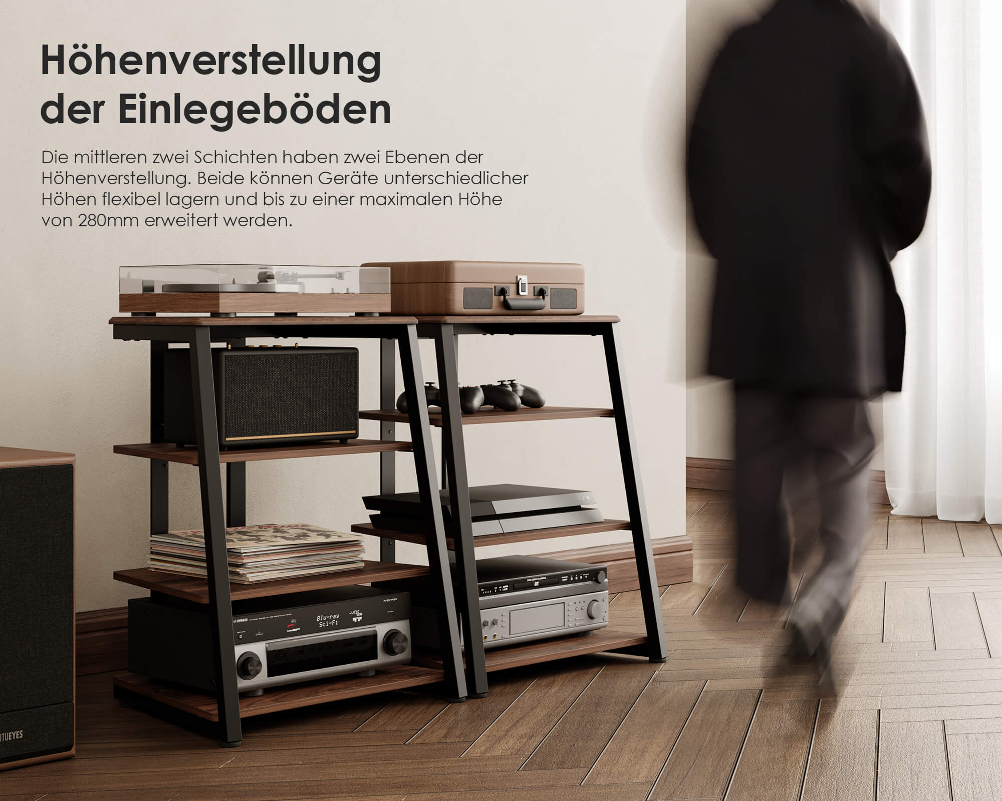 Audio Geräte-Rack mit höhenverstellbaren Einlegeböden für flexible Anpassung an unterschiedliche Gerätehöhen.